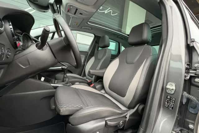 Opel Crossland X (2019) thumbnail 6