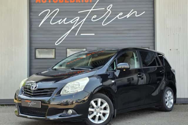 Toyota Verso (2010) thumbnail 2