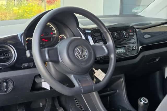 Volkswagen Up! (2014) thumbnail 6