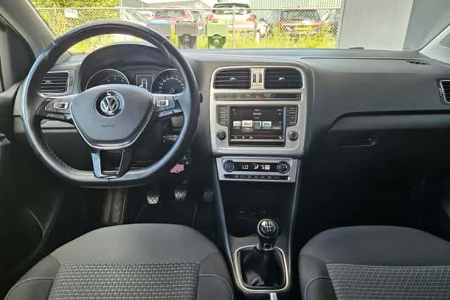 Volkswagen Polo (2015) thumbnail 6