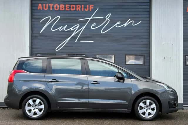 Peugeot 5008 (2014) thumbnail 4