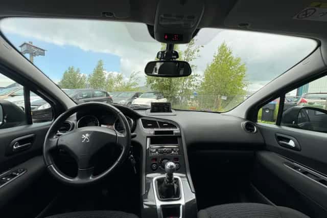 Peugeot 5008 (2014) thumbnail 6