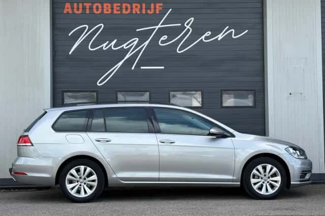 Volkswagen Golf (2018) thumbnail 4