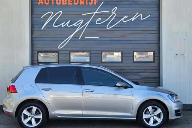 Volkswagen Golf (2012) thumbnail 4
