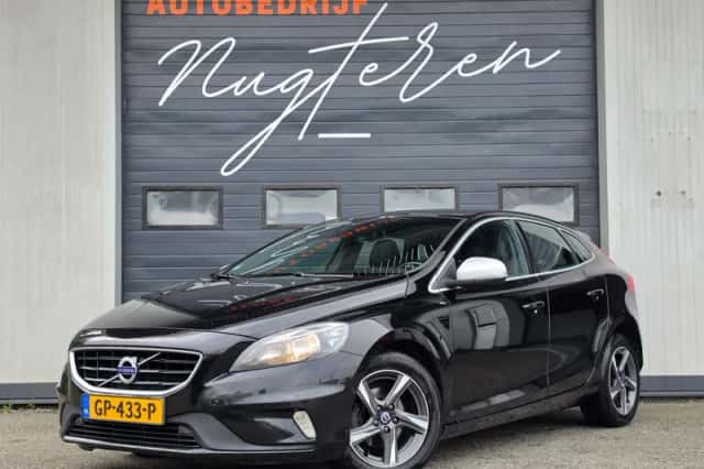 Volvo V40 (2015) thumbnail 2