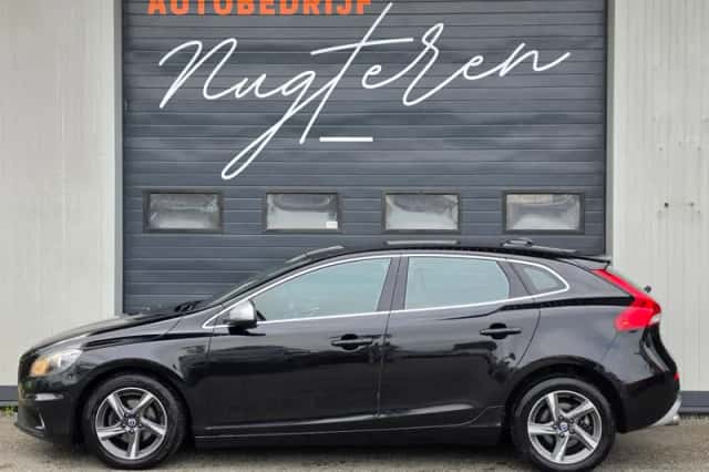 Volvo V40 (2015) thumbnail 3