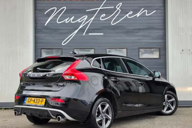 Volvo V40 (2015) thumbnail 5