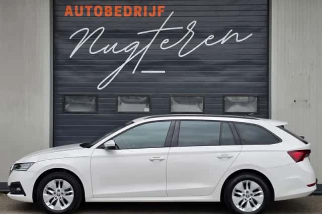 Škoda Octavia (2021) thumbnail 3
