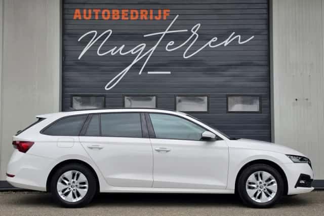 Škoda Octavia (2021) thumbnail 4