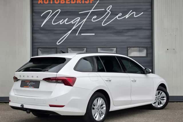 Škoda Octavia (2021) thumbnail 5