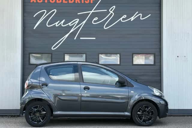 Toyota Aygo (2009) thumbnail 4