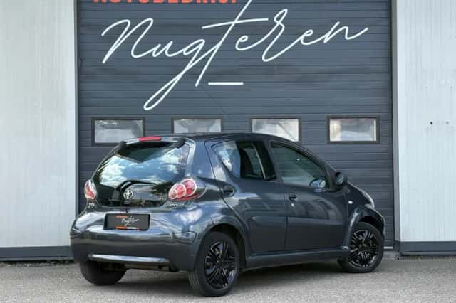 Toyota Aygo (2009) thumbnail 5