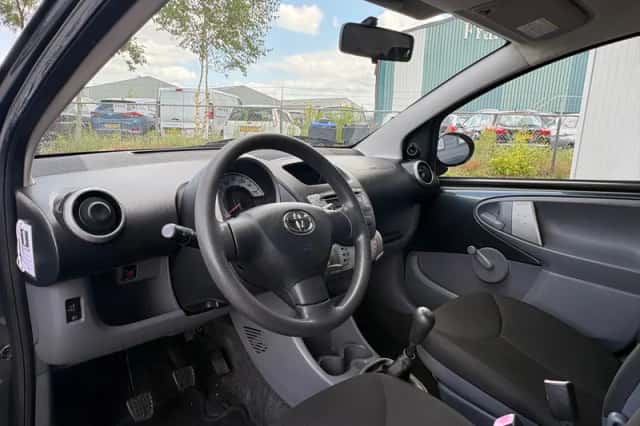 Toyota Aygo (2009) thumbnail 6