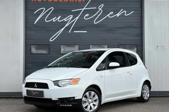 Mitsubishi Colt (2012) thumbnail 2
