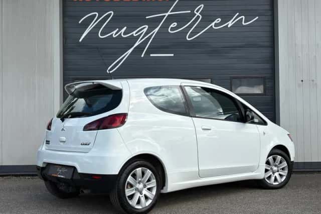 Mitsubishi Colt (2012) thumbnail 5
