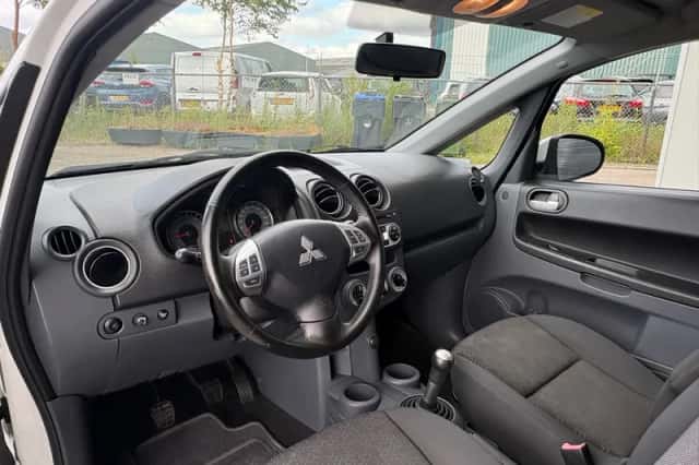 Mitsubishi Colt (2012) thumbnail 6