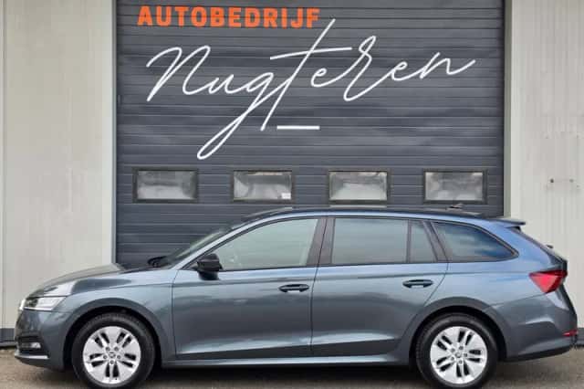 Škoda Octavia (2021) thumbnail 3
