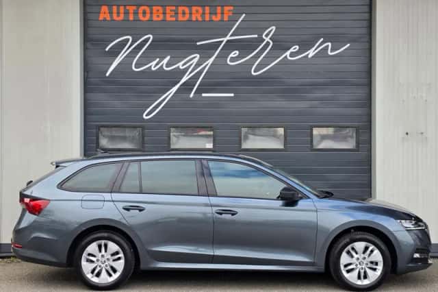 Škoda Octavia (2021) thumbnail 4