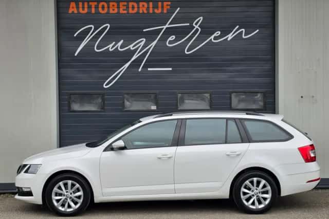 Škoda Octavia (2019) thumbnail 3