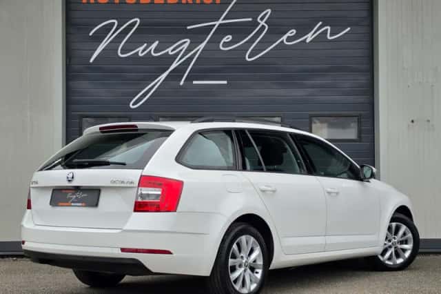 Škoda Octavia (2019) thumbnail 5