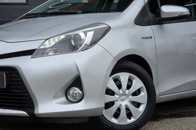 Toyota Yaris (2013) thumbnail 3