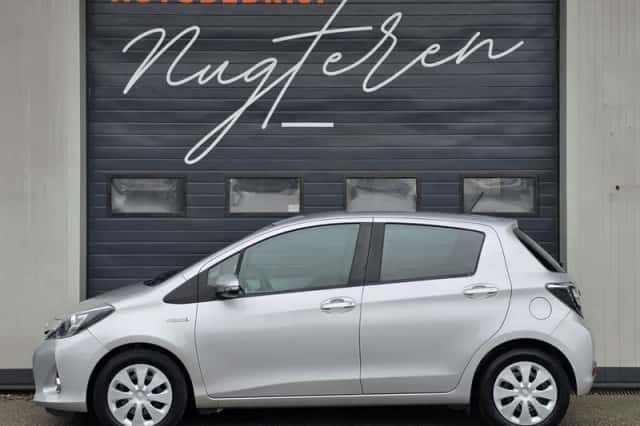 Toyota Yaris (2013) thumbnail 4