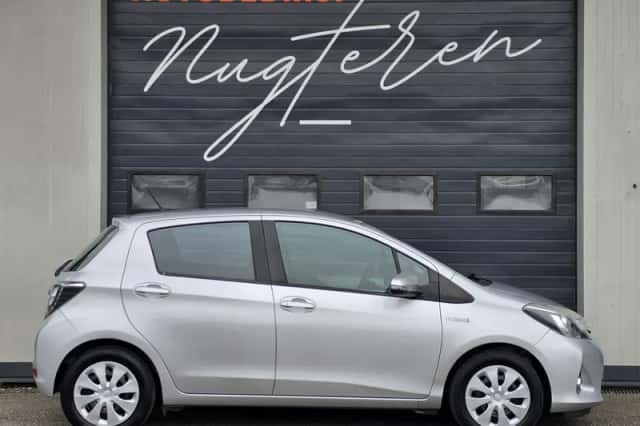 Toyota Yaris (2013) thumbnail 5