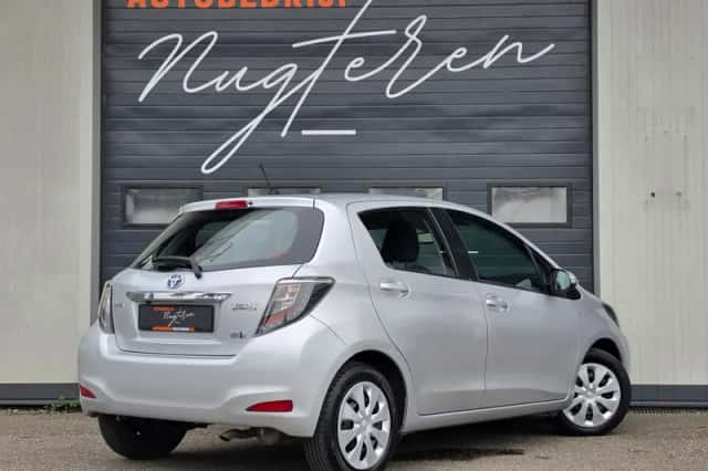 Toyota Yaris (2013) thumbnail 6