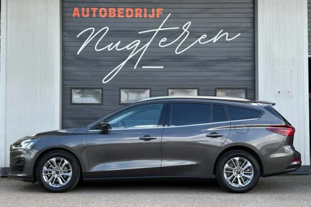 Ford Focus (2023) thumbnail 3