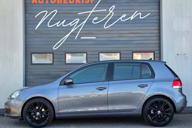 Volkswagen Golf (2012) thumbnail 2