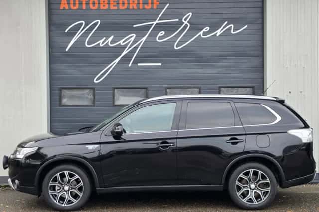 Mitsubishi Outlander (2014) thumbnail 2