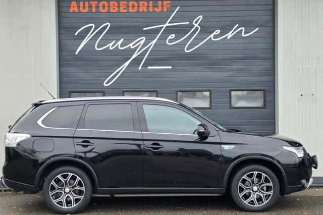 Mitsubishi Outlander (2014) thumbnail 3