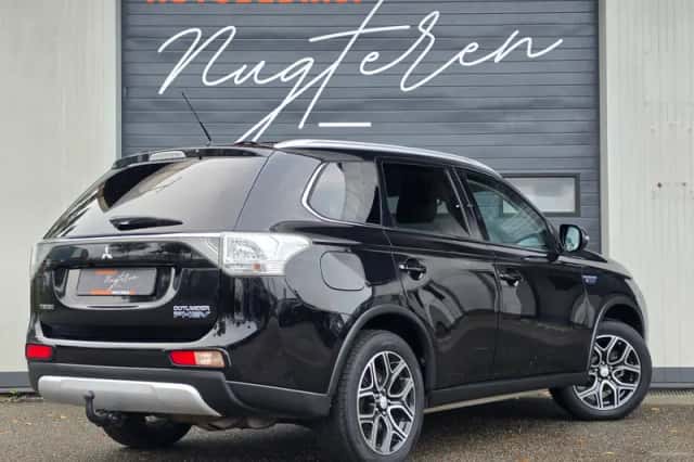 Mitsubishi Outlander (2014) thumbnail 4