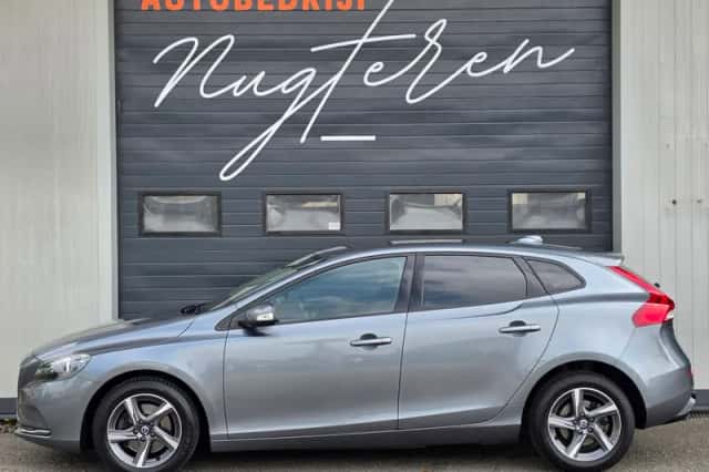 Volvo V40 (2018) thumbnail 2