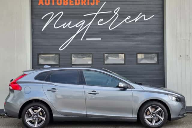 Volvo V40 (2018) thumbnail 3