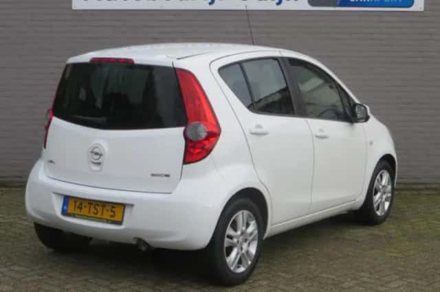 Opel Agila (2012) thumbnail 3