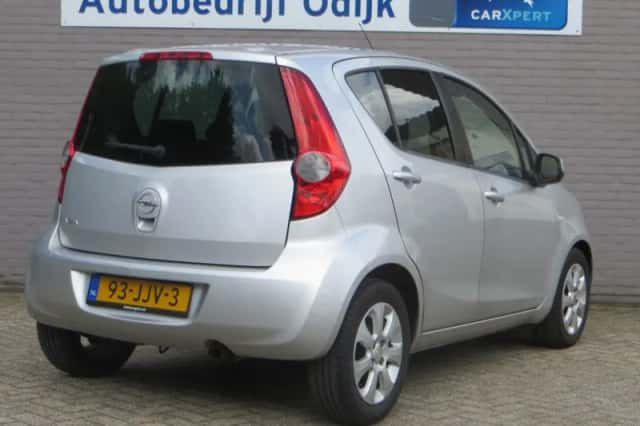 Opel Agila (2009) thumbnail 3