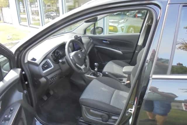 Suzuki S-Cross (2024) thumbnail 5