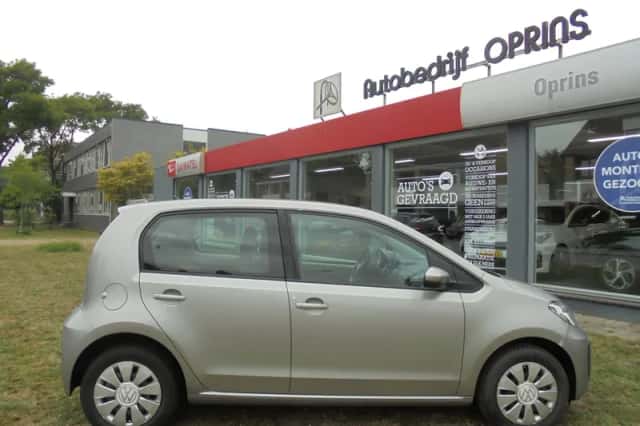 Volkswagen Up! (2020) thumbnail 4