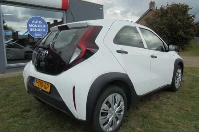 Toyota Aygo (2023) thumbnail 4