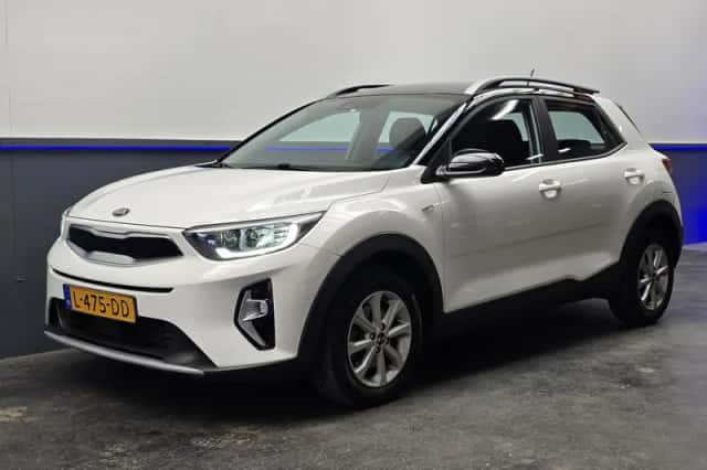 Kia Stonic (2021) thumbnail 4