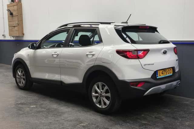 Kia Stonic (2021) thumbnail 6