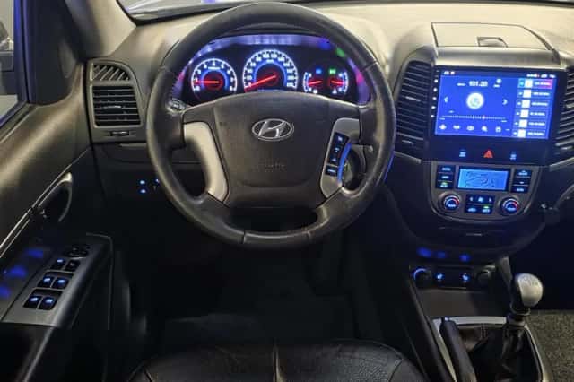 Hyundai Santa Fe (2010) thumbnail 2