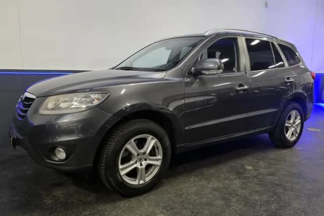 Hyundai Santa Fe (2010) thumbnail 4