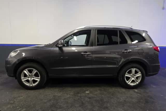 Hyundai Santa Fe (2010) thumbnail 5