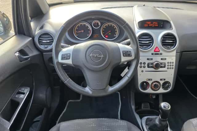 Opel Corsa (2011) thumbnail 2