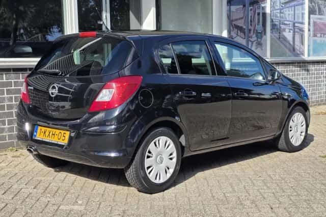 Opel Corsa (2011) thumbnail 3