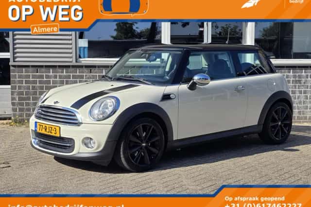 MINI Cooper (2011) thumbnail 1