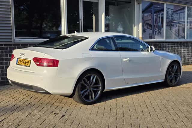Audi A5 (2011) thumbnail 3