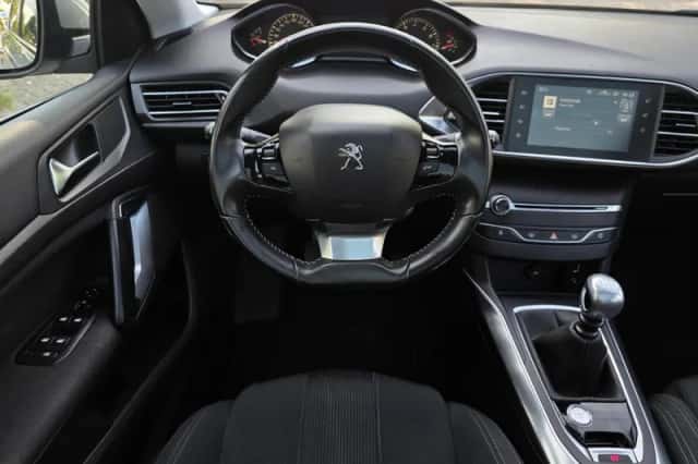 Peugeot 308 (2014) thumbnail 2